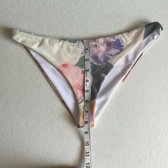 Lovers + Friends Floral Good Vibes Bikini Bottom Sz Medium NWOT Vacation Vibes - Picture 5 of 8